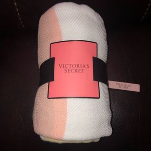 VICTORIA SECRET HUGE FRINGE BLANKET BEACH TOWEL